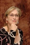 Мэрил Стрип (Meryl Streep) Prime press conference portraits (New York, 01.10.2005) 4351ba520677673