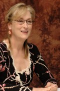 Мэрил Стрип (Meryl Streep) Prime press conference portraits (New York, 01.10.2005) B2905a520678038