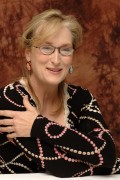 Мэрил Стрип (Meryl Streep) Prime press conference portraits (New York, 01.10.2005) E08c52520678080