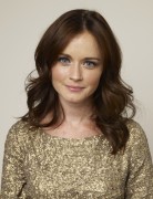 Алексис Бледел (Alexis Bledel) poses for the 'Violet & Daisy' portraits at the 36th Toronto International Film Festival in Toronto (September 15, 2011) (2xHQ) 7331fd520717710