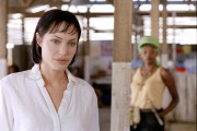 За гранью / Beyond Borders (Анджелина Джоли / Angelina Jolie) 2003 43c24c521389955