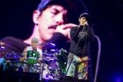 The Red Hot Chili Peppers - Perfoms on stage at T in The Park Festival in Strathallan Castle, Scotland, July 10 2016 (34xHQ) 2edcbd523509692