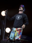 The Red Hot Chili Peppers - Perfoms on stage at T in The Park Festival in Strathallan Castle, Scotland, July 10 2016 (34xHQ) 44793f523509686