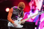 The Red Hot Chili Peppers - Perfoms on stage at T in The Park Festival in Strathallan Castle, Scotland, July 10 2016 (34xHQ) 78ffd2523509417