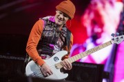 The Red Hot Chili Peppers - Perfoms on stage at T in The Park Festival in Strathallan Castle, Scotland, July 10 2016 (34xHQ) 7b31eb523509477