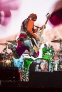 The Red Hot Chili Peppers - Perfoms on stage at T in The Park Festival in Strathallan Castle, Scotland, July 10 2016 (34xHQ) 83bed2523509657