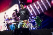 The Red Hot Chili Peppers - Perfoms on stage at T in The Park Festival in Strathallan Castle, Scotland, July 10 2016 (34xHQ) 8eab53523509699