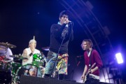 The Red Hot Chili Peppers - Perfoms on stage at T in The Park Festival in Strathallan Castle, Scotland, July 10 2016 (34xHQ) E9f20d523509620