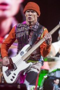 The Red Hot Chili Peppers - Perfoms on stage at T in The Park Festival in Strathallan Castle, Scotland, July 10 2016 (34xHQ) F845be523509311