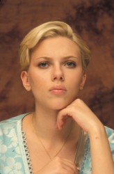 Скарлетт Йоханссон (Scarlett Johansson) at the Hollywood Foreign Press Association press conference portraits by Yoram Kahana for the movie "Girl With A Pearl Earring" held in Los Angeles, CA on November 12, 2003 (30xHQ) 042624523819098