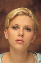 Скарлетт Йоханссон (Scarlett Johansson) at the Hollywood Foreign Press Association press conference portraits by Yoram Kahana for the movie "Girl With A Pearl Earring" held in Los Angeles, CA on November 12, 2003 (30xHQ) 9953b7523819089