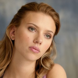 Скарлетт Йоханссон (Scarlett Johansson) Scoop press conference (New York, 09.07.2006) Cb0081523813110