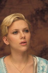 Скарлетт Йоханссон (Scarlett Johansson) at the Hollywood Foreign Press Association press conference portraits by Yoram Kahana for the movie "Girl With A Pearl Earring" held in Los Angeles, CA on November 12, 2003 (30xHQ) E39a7d523819061