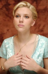 Скарлетт Йоханссон (Scarlett Johansson) at the Hollywood Foreign Press Association press conference portraits by Yoram Kahana for the movie "Girl With A Pearl Earring" held in Los Angeles, CA on November 12, 2003 (30xHQ) 060880523822367