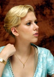 Скарлетт Йоханссон (Scarlett Johansson) at the Hollywood Foreign Press Association press conference portraits by Yoram Kahana for the movie "Girl With A Pearl Earring" held in Los Angeles, CA on November 12, 2003 (30xHQ) 2efe00523822351