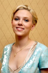 Скарлетт Йоханссон (Scarlett Johansson) at the Hollywood Foreign Press Association press conference portraits by Yoram Kahana for the movie "Girl With A Pearl Earring" held in Los Angeles, CA on November 12, 2003 (30xHQ) 4bf0ac523822396