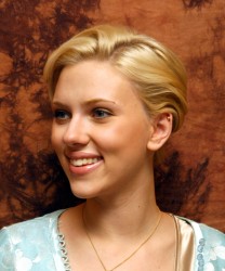Скарлетт Йоханссон (Scarlett Johansson) at the Hollywood Foreign Press Association press conference portraits by Yoram Kahana for the movie "Girl With A Pearl Earring" held in Los Angeles, CA on November 12, 2003 (30xHQ) C74a79523822359