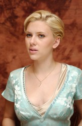 Скарлетт Йоханссон (Scarlett Johansson) at the Hollywood Foreign Press Association press conference portraits by Yoram Kahana for the movie "Girl With A Pearl Earring" held in Los Angeles, CA on November 12, 2003 (30xHQ) Fd4799523822384