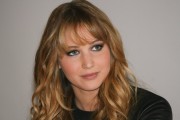 Дженнифер Лоуренс (Jennifer Lawrence) The Hunger Games press conference portraits by Vera Anderson (01.03.12) - 129xHQ 3a198a524166708