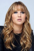 Дженнифер Лоуренс (Jennifer Lawrence) The Hunger Games press conference portraits by Vera Anderson (01.03.12) - 129xHQ 906eee524166432