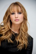 Дженнифер Лоуренс (Jennifer Lawrence) The Hunger Games press conference portraits by Vera Anderson (01.03.12) - 129xHQ 94715f524165604