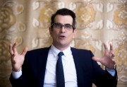Тай Баррелл (Ty Burrell) 'Finding Dory' Press Conference by Armando Gallo, June 9 2016 (11xUHQ) 0a510d524215331