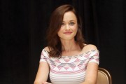  Алексис Бледел (Alexis Bledel) - 'Gilmore Girls' Press Conference in Beverly Hills, July 27 2016 (12xHQ) Dadae7524863569