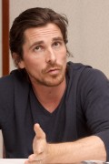 Кристиан Бэйл (Christian Bale) пресс конференция фильма The Dark Knight Rises (Беверли Хиллс, 8 июля 2012) 13fdf1525014330