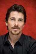Кристиан Бэйл (Christian Bale) Public Enemies Press Conference (Chicago, 19.06.2009) D41f86525013255