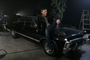 Дженсен Эклс (Jensen Ackles) Behind the Scenes on the Set of Supernatural - 6xMQ A70f3b525040095
