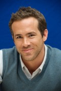 Райан Рейнольдс (Ryan Reynolds) Green Lantern press conference (June 7, 2011) 69fa53525146006