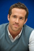 Райан Рейнольдс (Ryan Reynolds) Green Lantern press conference (June 7, 2011) 79bf2f525145998