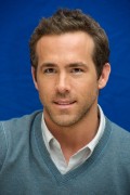 Райан Рейнольдс (Ryan Reynolds) Green Lantern press conference (June 7, 2011) 86842d525146018