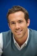 Райан Рейнольдс (Ryan Reynolds) Green Lantern press conference (June 7, 2011) C95bc5525146043