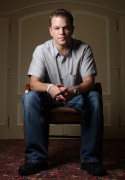 Мэтт Дэймон (Matt Damon) International Film Festival Portraits by Jonathan Hayward (Toronto,09.09.07) (5xHQ) 1d407a525150770