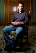 Мэтт Дэймон (Matt Damon) International Film Festival Portraits by Jonathan Hayward (Toronto,08.09.08) (7xHQ) 72d67d525150564