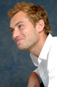 Джуд Лоу (Jude Law) Sky Captain and the World of Tomorrow press conference (New York, August 25, 2004) C76731525174533