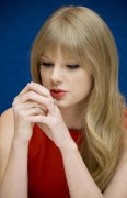 Тейлор Свифт (Taylor Swift) Dr. Zeuss' The Lorax Press Conference (07.02.2012) 153c9c525331462
