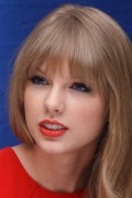 Тейлор Свифт (Taylor Swift) Dr. Zeuss' The Lorax Press Conference (07.02.2012) 295f39525333110