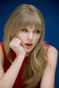Тейлор Свифт (Taylor Swift) Dr. Zeuss' The Lorax Press Conference (07.02.2012) 2b4bbb525331472