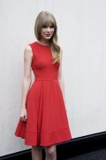Тейлор Свифт (Taylor Swift) Dr. Zeuss' The Lorax Press Conference (07.02.2012) 3ad3f8525331475