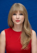 Тейлор Свифт (Taylor Swift) Dr. Zeuss' The Lorax Press Conference (07.02.2012) 67fa06525332976
