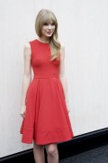 Тейлор Свифт (Taylor Swift) Dr. Zeuss' The Lorax Press Conference (07.02.2012) 766abf525331477