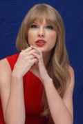 Тейлор Свифт (Taylor Swift) Dr. Zeuss' The Lorax Press Conference (07.02.2012) 8403ed525333205