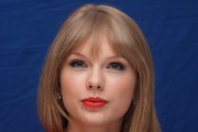 Тейлор Свифт (Taylor Swift) Dr. Zeuss' The Lorax Press Conference (07.02.2012) Ab27c0525333087