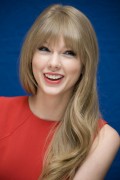 Тейлор Свифт (Taylor Swift) Dr. Zeuss' The Lorax Press Conference (07.02.2012) Adb278525331468