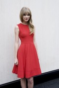 Тейлор Свифт (Taylor Swift) Dr. Zeuss' The Lorax Press Conference (07.02.2012) Bcf6c4525331497