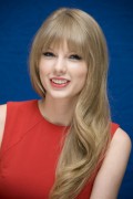 Тейлор Свифт (Taylor Swift) Dr. Zeuss' The Lorax Press Conference (07.02.2012) Bd8c14525331465