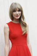 Тейлор Свифт (Taylor Swift) Dr. Zeuss' The Lorax Press Conference (07.02.2012) C87517525333238
