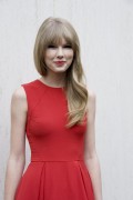 Тейлор Свифт (Taylor Swift) Dr. Zeuss' The Lorax Press Conference (07.02.2012) E7637d525331484